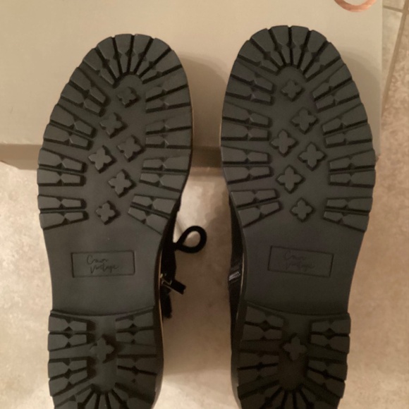 NEW IN BOX…. Crown Vintage Shay Bootie….Size 9 - Picture 9 of 12